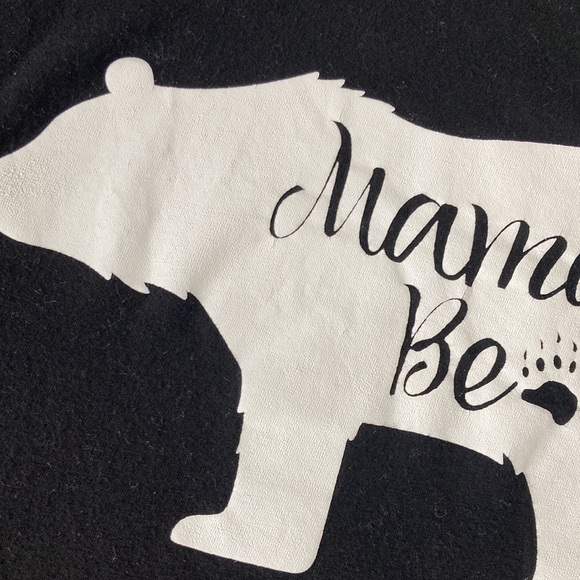 3/$30 🐻 Mama bear t-shirt - Picture 2 of 3